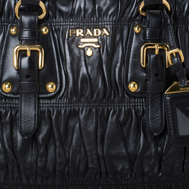 مملوكة مسبقًا Prada Black Gathered Leather Satchel