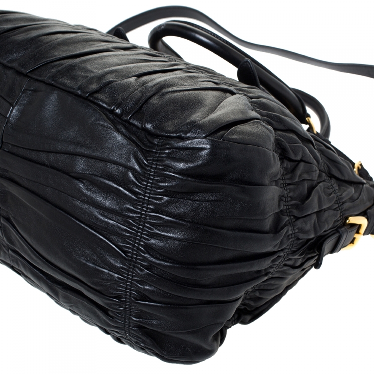 مملوكة مسبقًا Prada Black Gathered Leather Satchel