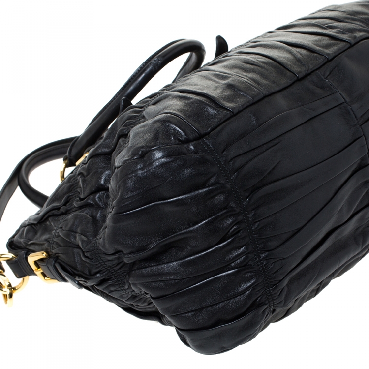 مملوكة مسبقًا Prada Black Gathered Leather Satchel