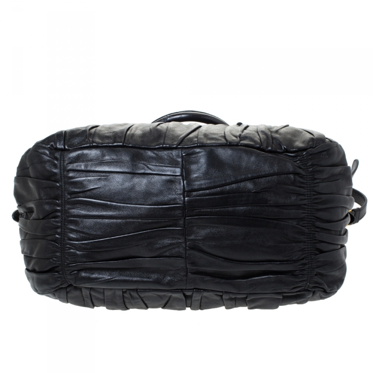 مملوكة مسبقًا Prada Black Gathered Leather Satchel