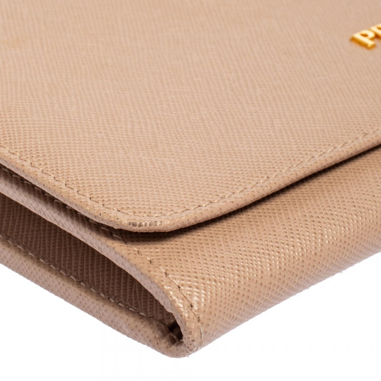 مملوكة مسبقًا Prada Beige Saffiano Metal Leather Wallet on Chain