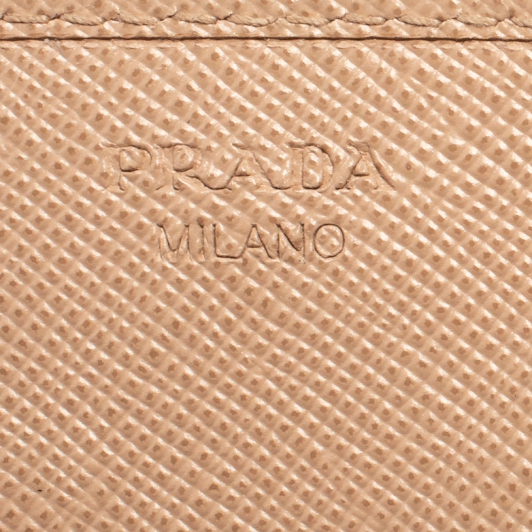 مملوكة مسبقًا Prada Beige Saffiano Metal Leather Wallet on Chain