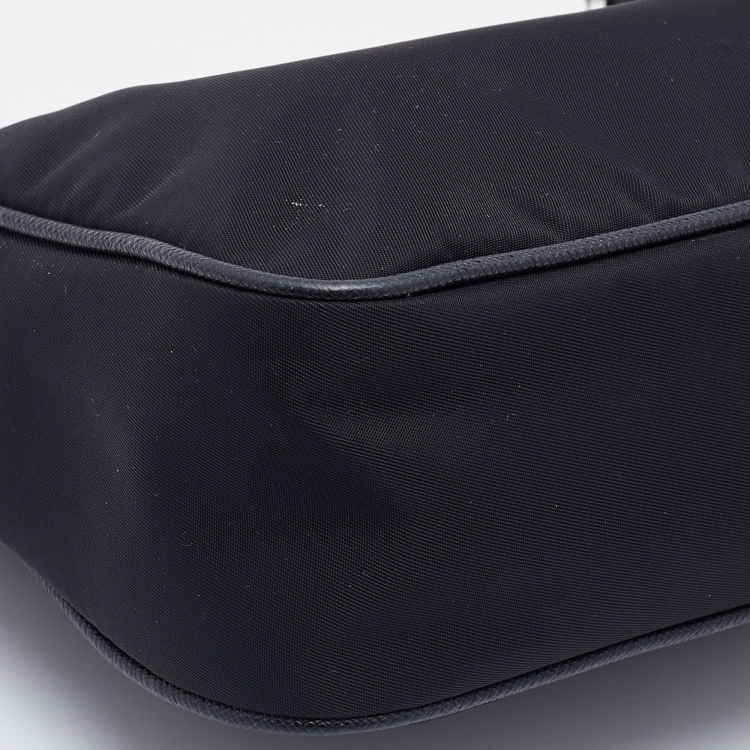 Pre Owned Prada Black Nylon and Leather Re-Edition 2005 Shoulder Bag