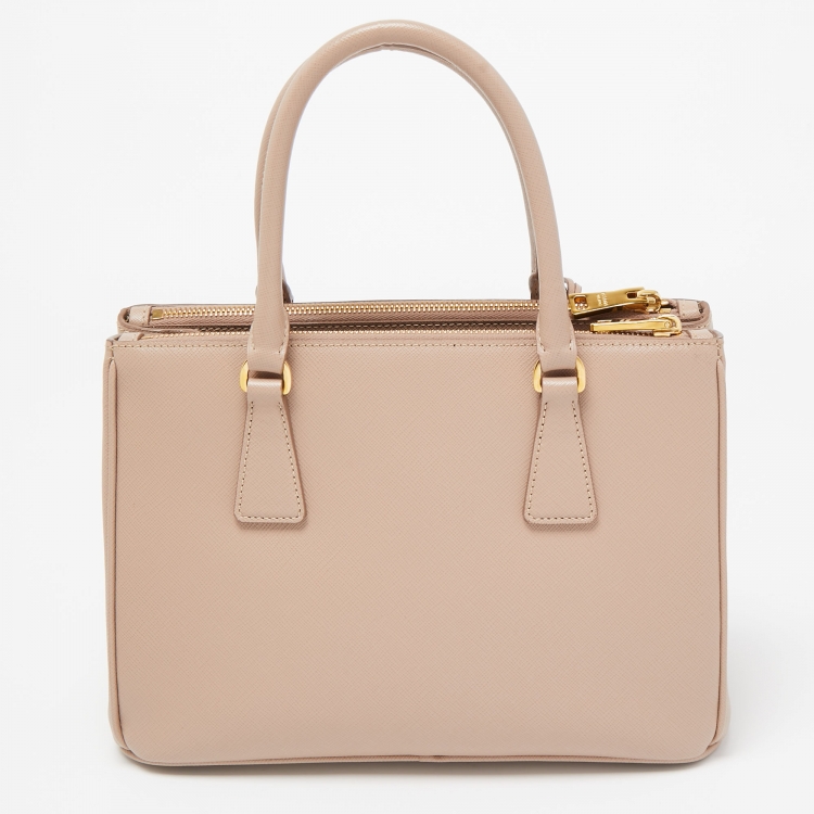 مملوكة مسبقًا Prada Beige Saffiano Lux Leather Small Galleria Double Zip Tote