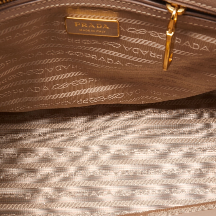 مملوكة مسبقًا Prada Beige Saffiano Lux Leather Small Galleria Double Zip Tote