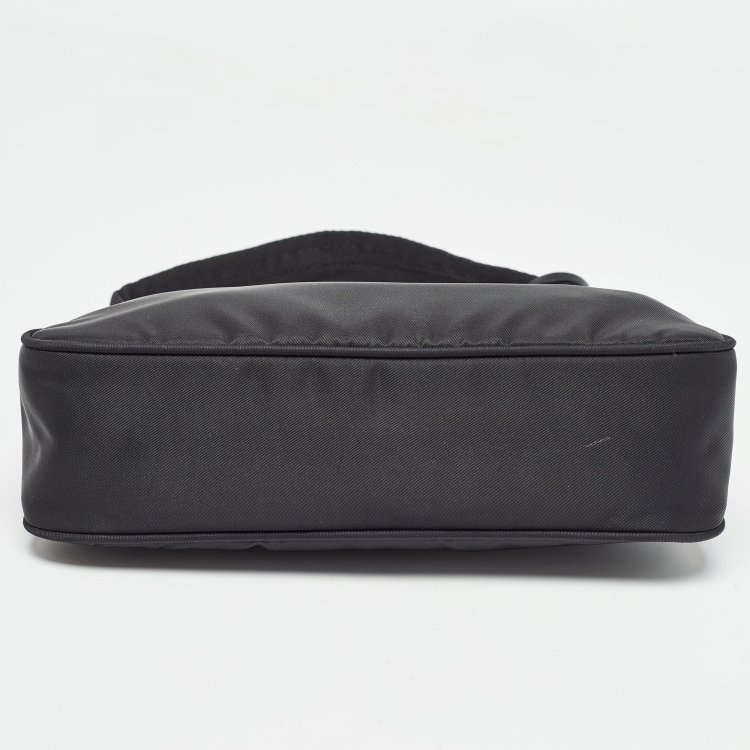Pre Owned Prada Black Nylon Re-Edition 2000 Baguette Bag