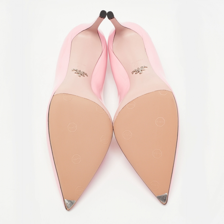 Pre Owned Prada Pink Patent Leather Heart Patch Pumps Size 40.5