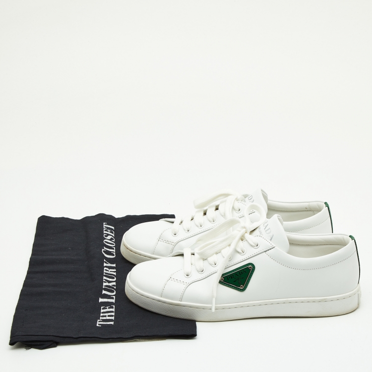 مملوكة مسبقًا Prada White/Green Leather Lace Up Low Top Sneakers Size 39