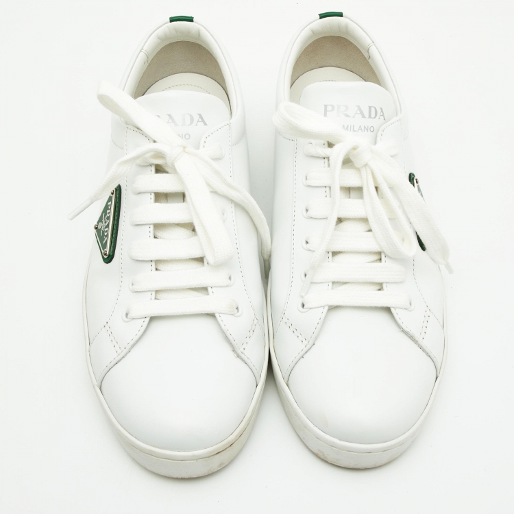 مملوكة مسبقًا Prada White/Green Leather Lace Up Low Top Sneakers Size 39