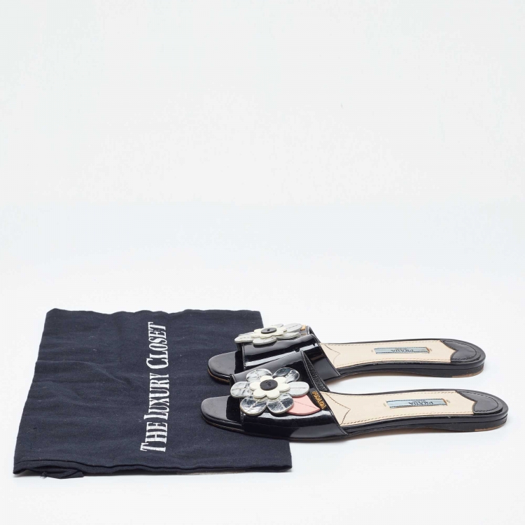 مملوكة مسبقًا Prada Black Patent Leather Floral Applique Flat Slides Size 36.5