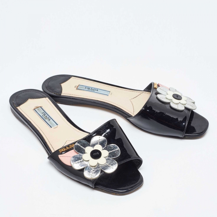 مملوكة مسبقًا Prada Black Patent Leather Floral Applique Flat Slides Size 36.5