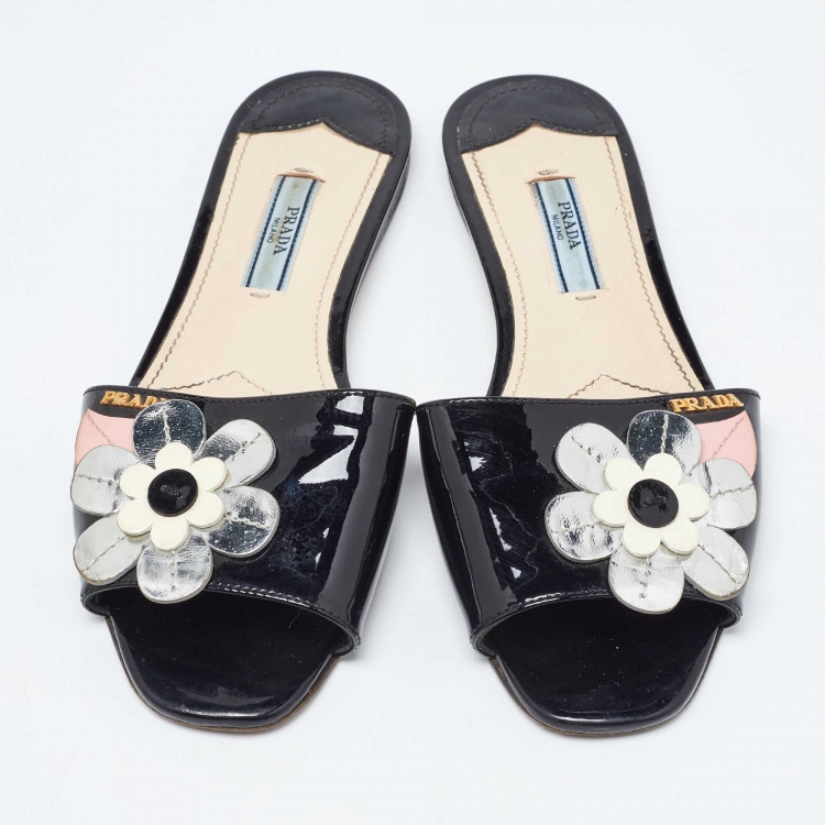 مملوكة مسبقًا Prada Black Patent Leather Floral Applique Flat Slides Size 36.5