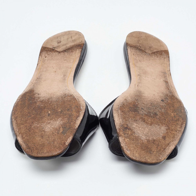 مملوكة مسبقًا Prada Black Patent Leather Floral Applique Flat Slides Size 36.5