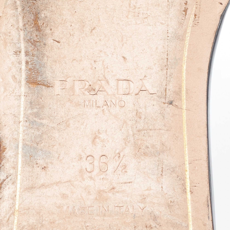 مملوكة مسبقًا Prada Black Patent Leather Floral Applique Flat Slides Size 36.5