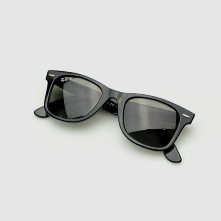 Pre Owned Ray-Ban Black Polarized Unisex Wayfarers