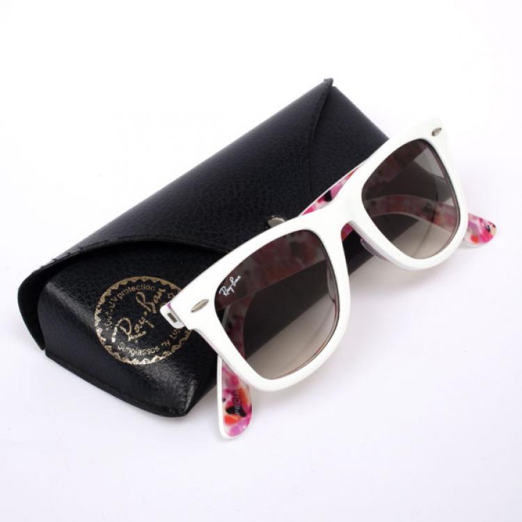 Pre Owned Ray-Ban White Rare Print Womens Wayfarers
