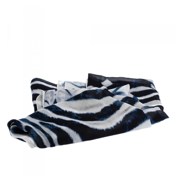 Pre Owned Roberto Cavalli Blue & White Tiger Printed Silk Scarf