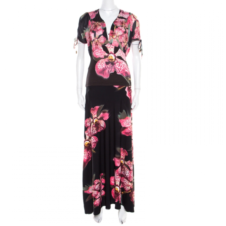 Pre Owned Roberto Cavalli Black Floral Printed Stretch Knit Top and Maxi Skirt Set M
