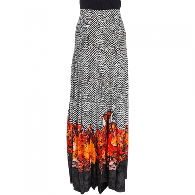 Pre Owned Roberto Cavalli Monochrome Contrast Floral Printed Silk Maxi Skirt L