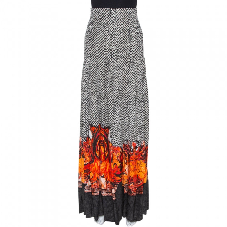 Pre Owned Roberto Cavalli Monochrome Contrast Floral Printed Silk Maxi Skirt L
