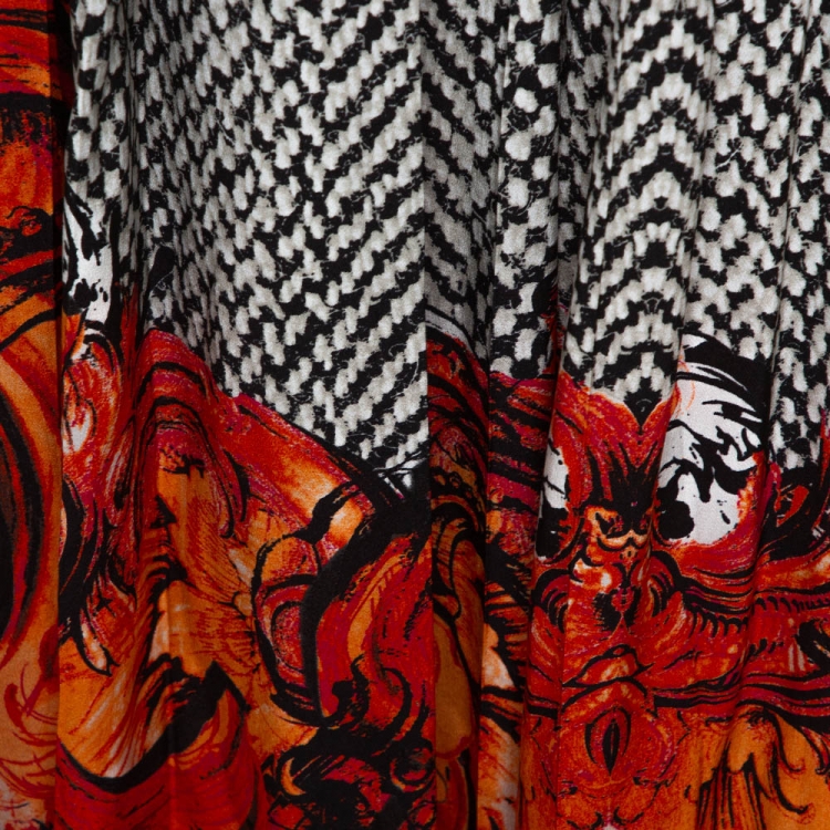Pre Owned Roberto Cavalli Monochrome Contrast Floral Printed Silk Maxi Skirt L