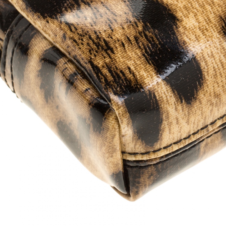 مملوكة مسبقًا Roberto Cavalli Leopard Print Patent Leather Pouch