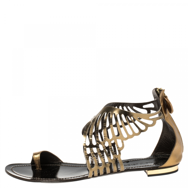 Pre Owned Roberto Cavalli Gold Cut Out Leather Toe Ring Flat Sandals Size 41