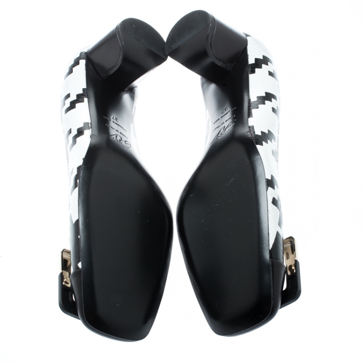 Pre Owned Roger Vivier Monochrome Print Python Embossed Leather Cap Toe Block Heel Pumps Size 37