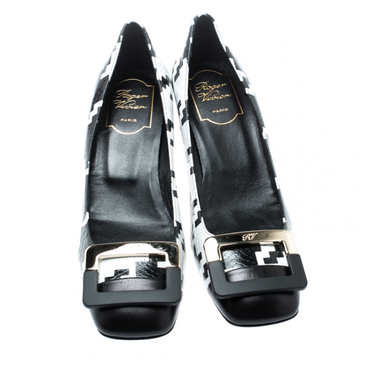 Pre Owned Roger Vivier Monochrome Print Python Embossed Leather Cap Toe Block Heel Pumps Size 37