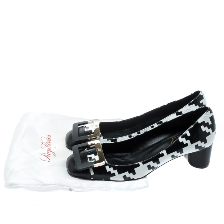 Pre Owned Roger Vivier Monochrome Print Python Embossed Leather Cap Toe Block Heel Pumps Size 37