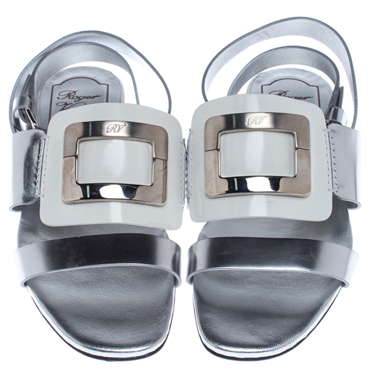 Pre Owned Roger Vivier Metallic Silver/White Leather Chips Embellished Flat Sandals Size 35.5 