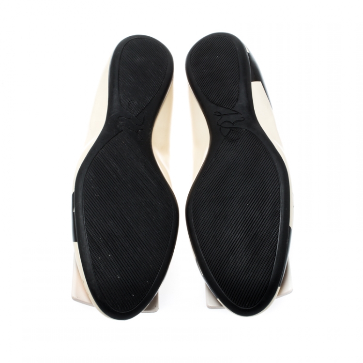 Pre Owned Roger Vivier Black And White Leather Buckle Detail Square Cap Toe Ballet Flats 37.5