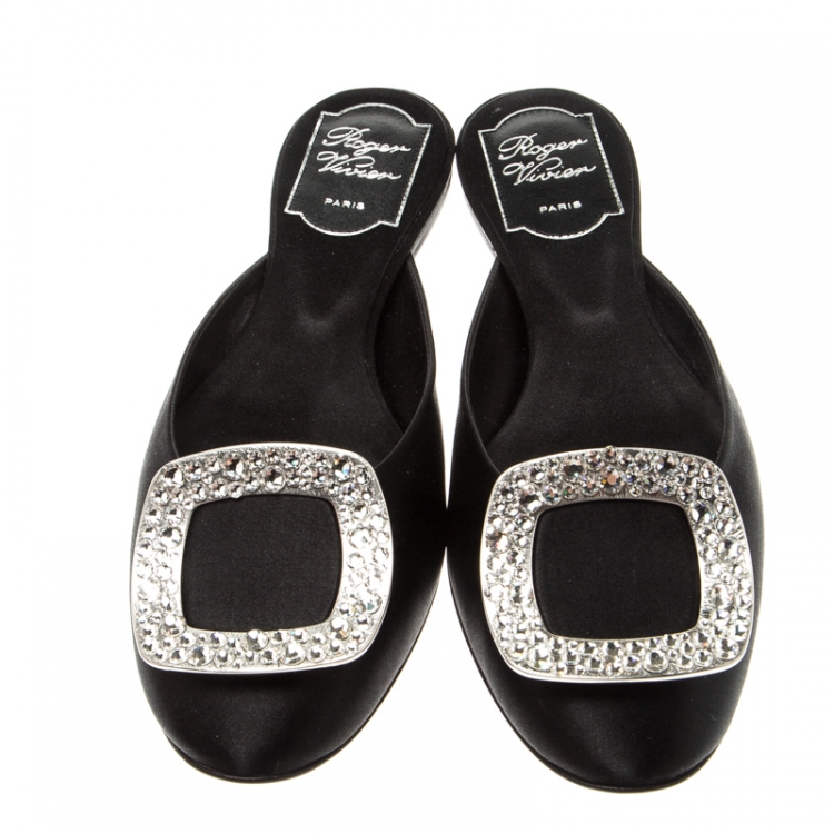 مملوكة مسبقًا Roger Vivier Black Satin Crystal Embellished Flat Slide Mules Size 36.5