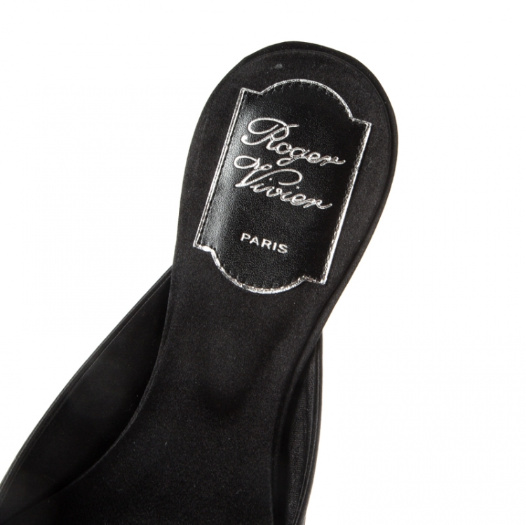 مملوكة مسبقًا Roger Vivier Black Satin Crystal Embellished Flat Slide Mules Size 36.5