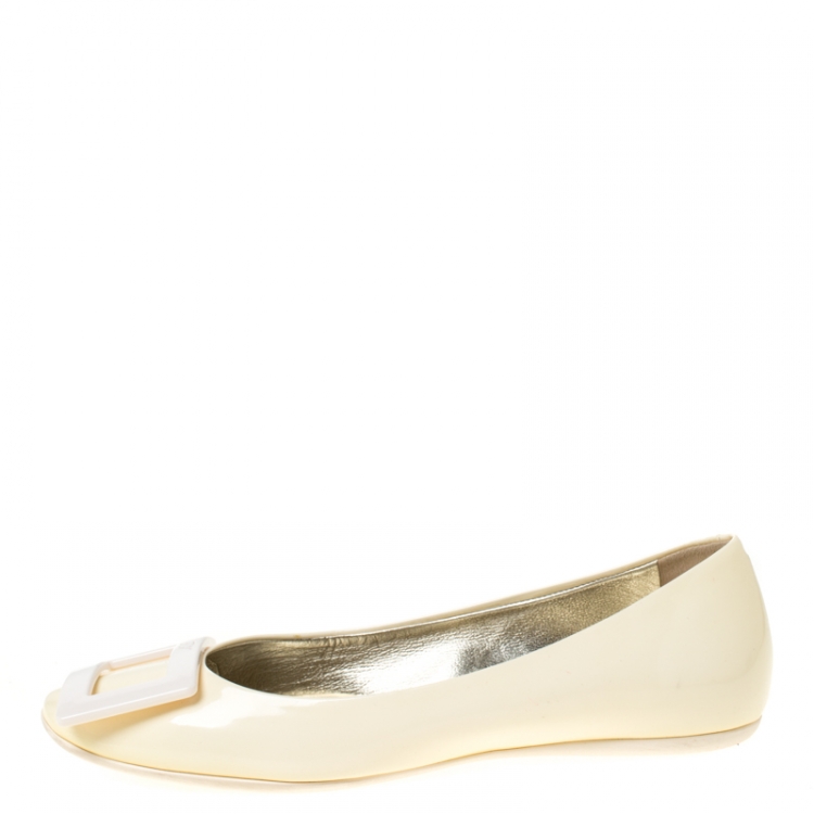Pre Owned Roger Vivier Cream Patent Leather Gommette Ballet Flats Size 35.5