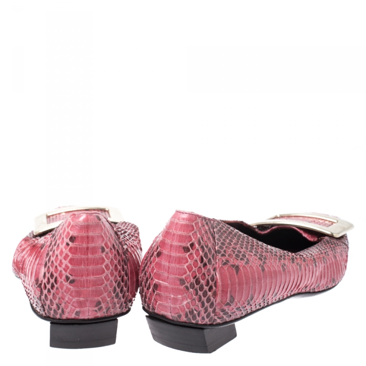 مملوكة مسبقًا Roger Vivier Pink Python Leather Buckle Detail Ballet Flats Size 37.5