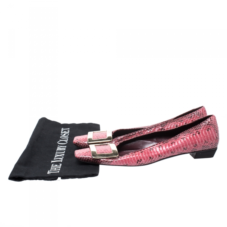 مملوكة مسبقًا Roger Vivier Pink Python Leather Buckle Detail Ballet Flats Size 37.5