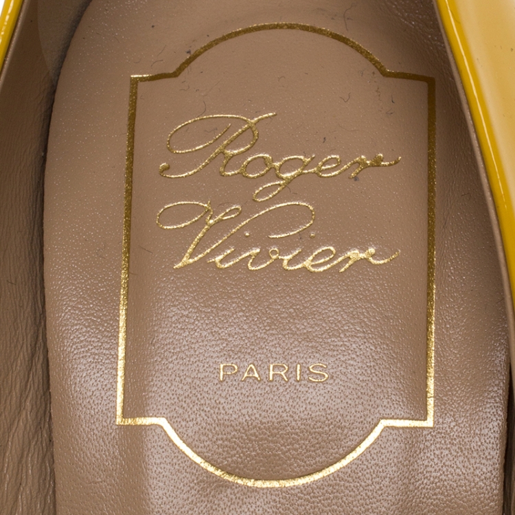 Pre Owned Roger Vivier Yellow Patent Leather Metal Logo Round Toe Pumps Size 35.5