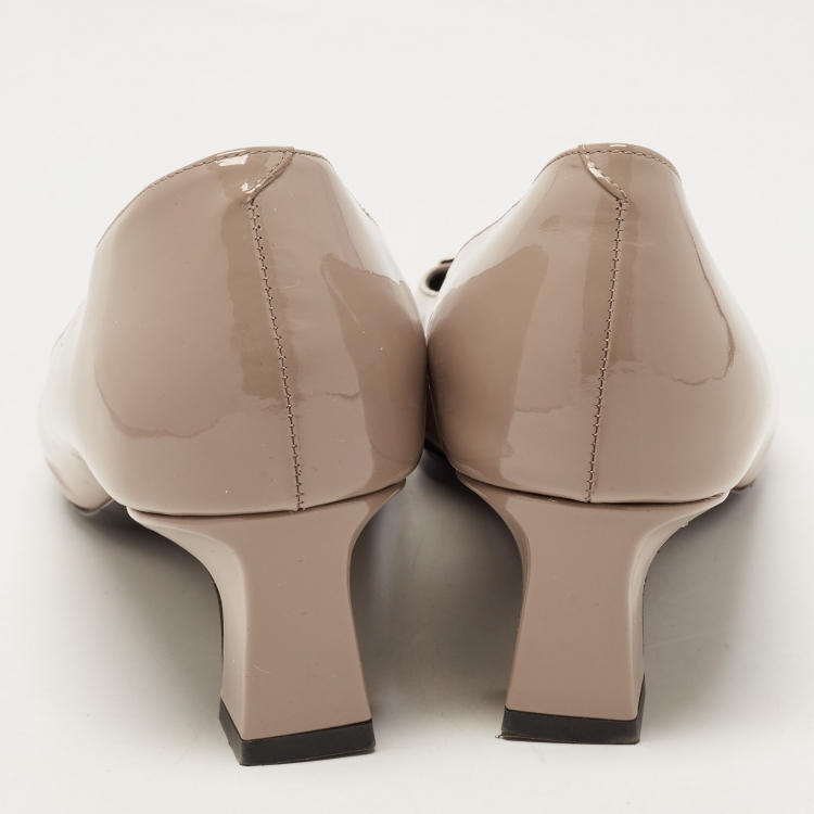 مملوكة مسبقًا Roger Vivier Grey Patent Leather Belle Square Toe Pumps Size 41
