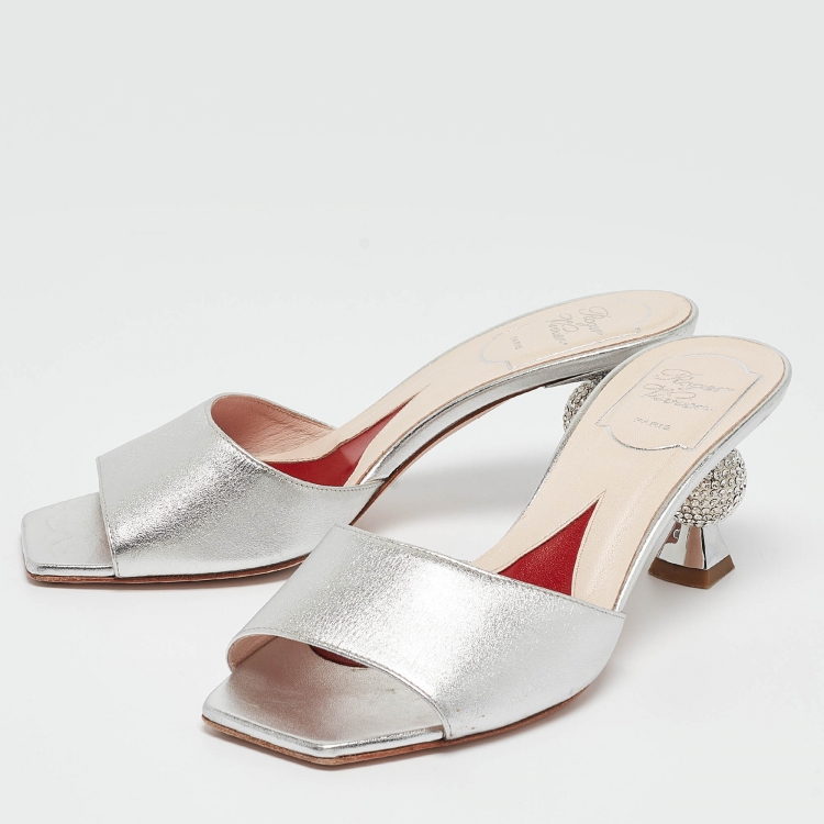 Pre Owned Roger Vivier Silver Leather Slide Sandals Size 36