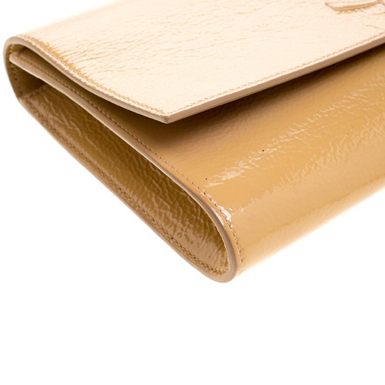 Pre Owned Saint Laurent Beige Patent Leather Belle De Jour Flap Clutch