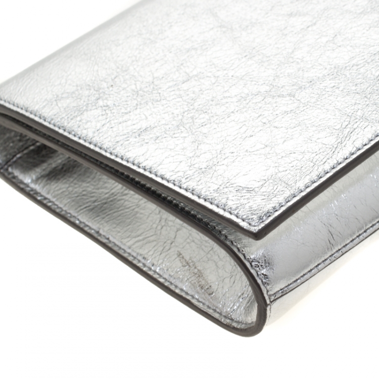Pre Owned Saint Laurent Silver Leather Belle De Jour Flap Clutch