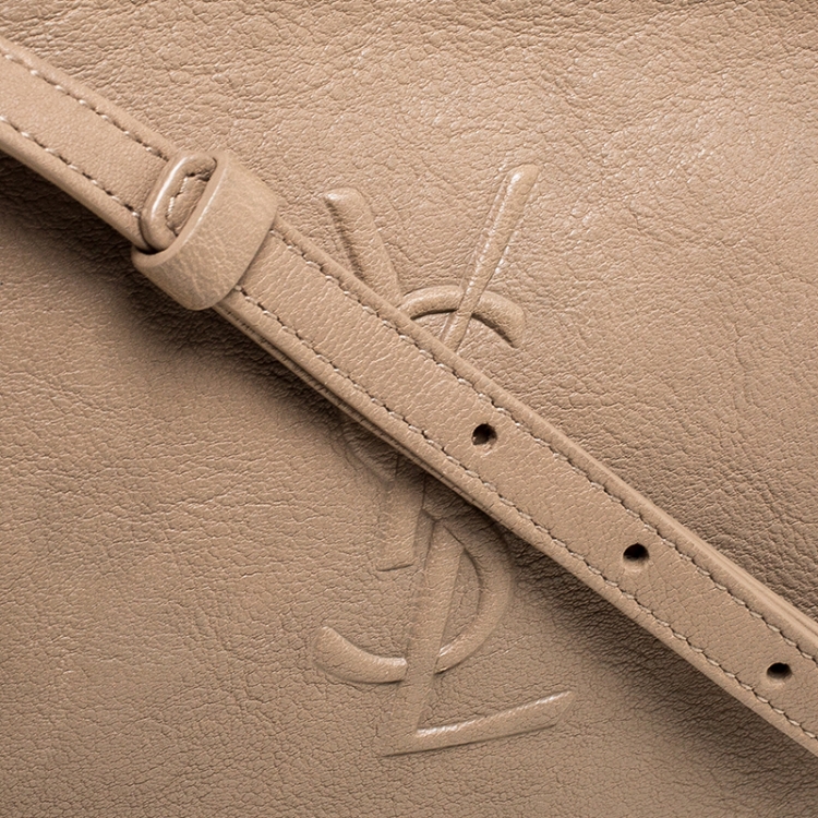 مملوكة مسبقًا Saint Laurent Paris Beige Leather Lou Camera Crossbody Bag