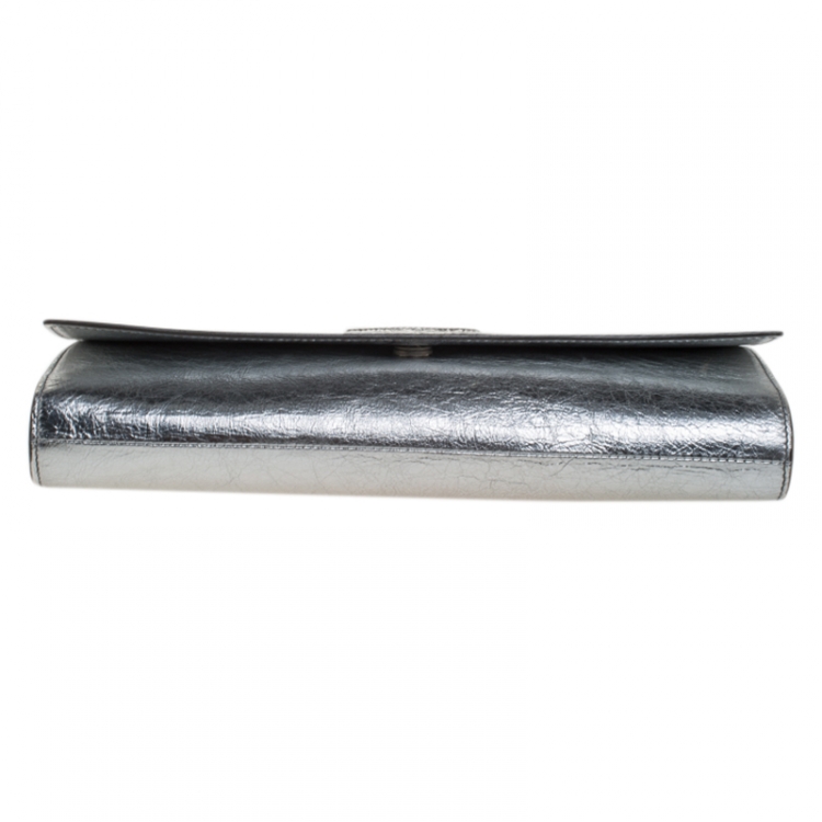 Pre Owned Saint Laurent Metallic Silver Leather Belle De Jour Flap Clutch