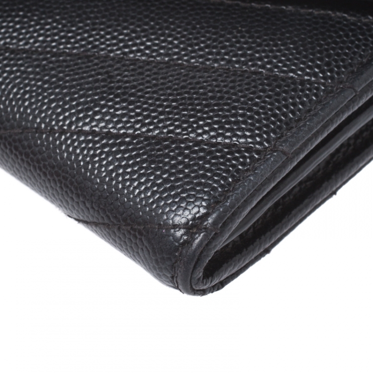 مملوكة مسبقًا Saint Laurent Black Matelassé Leather Monogram Flap Wallet
