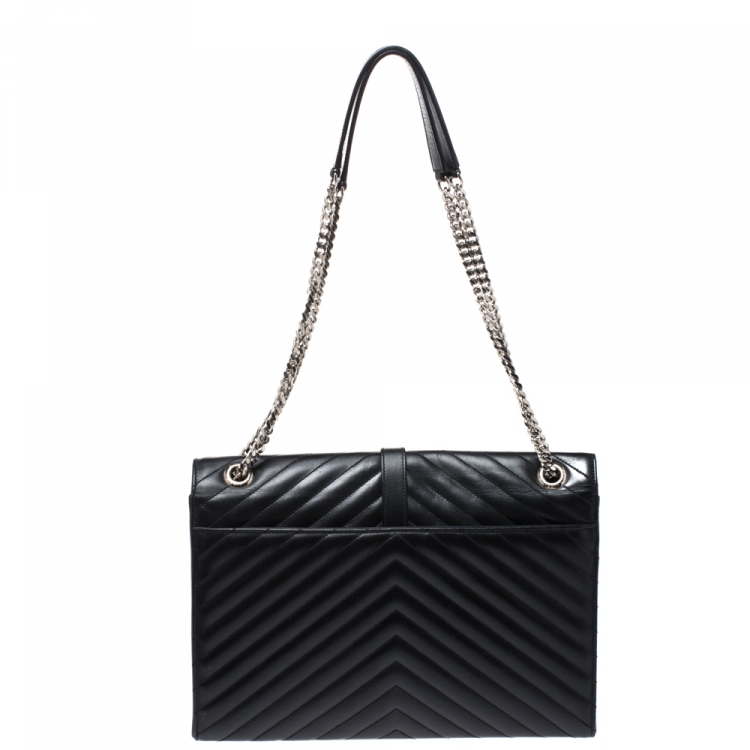 مملوكة مسبقًا Saint Laurent Black Leather Monogram Envelope Shoulder Bag