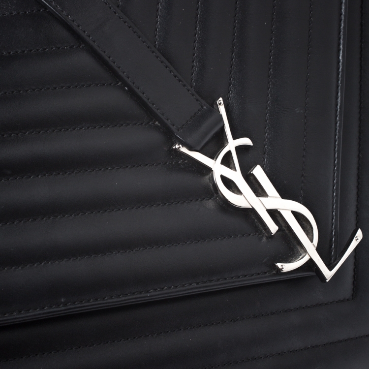 مملوكة مسبقًا Saint Laurent Black Leather Monogram Envelope Shoulder Bag