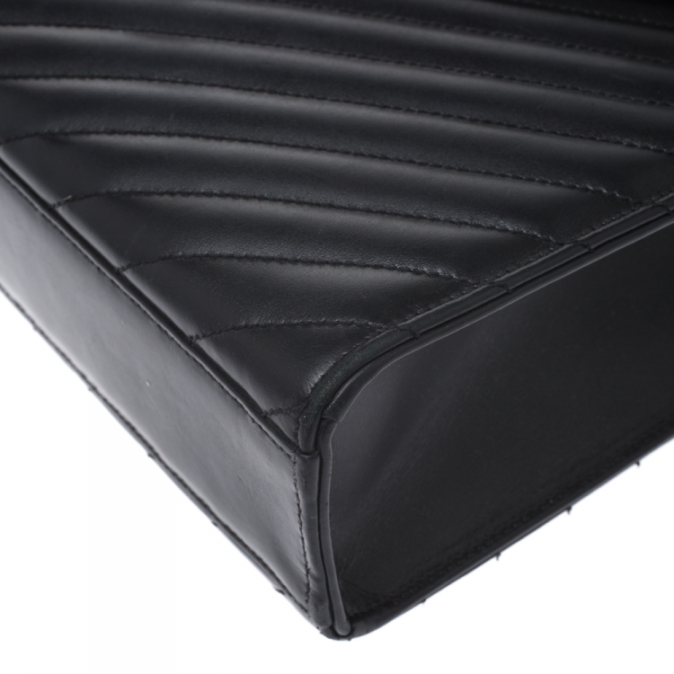 مملوكة مسبقًا Saint Laurent Black Leather Monogram Envelope Shoulder Bag