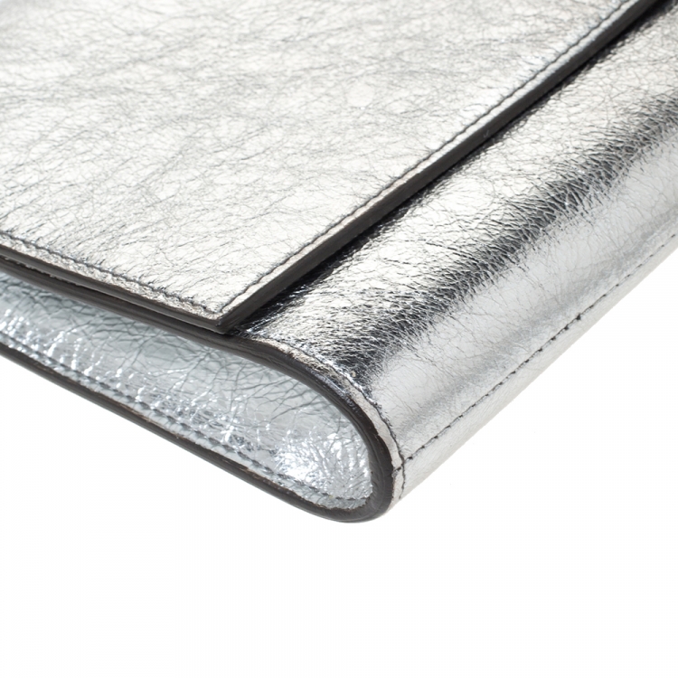 Pre Owned Saint Laurent Metallic Silver Leather Belle De Jour Flap Clutch