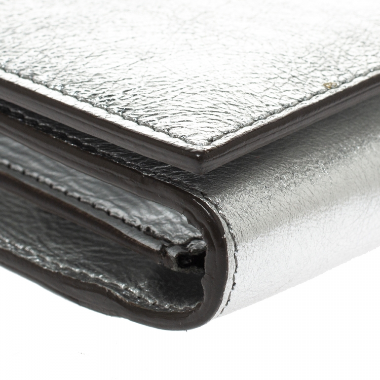 مملوكة مسبقًا Saint Laurent Paris Metallic Silver Leather Wallet on Chain